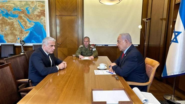 נתניהו ולפיד בעדכון ביטחוני. ארכיון העדכון הביטחוני של ראש הממשלה לראש האופוזיציה