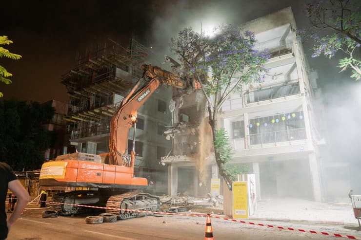 הריסת מבנה בתל אביב במסגרת תמ"א 38/2 (צילום: ינאי אלפסי) הריסת מבנה ברחוב בלוך בתל אביב במסגרת תמ"א 38/2