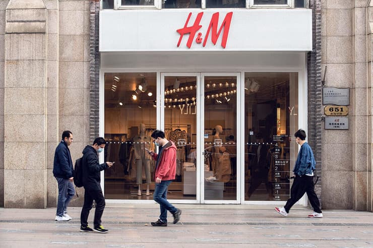 H&M (צילום: בלומברג) סניף H&M ב שנגחאי