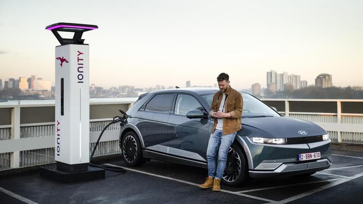 יונדאי איוניק 5