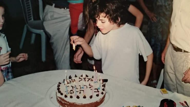 ''הקלישאה של הילד הכי קטן בכיתה''. רואי מעוז בילדותו (צילום: אלבום פרטי) רואי מעוז