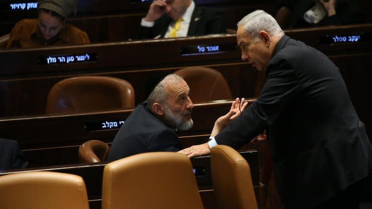 נתניהו ודרעי במליאה. יחזור לברית הפוליטית אחרי הבחירות (צילום: עמית שאבי) מליאת הכנסת