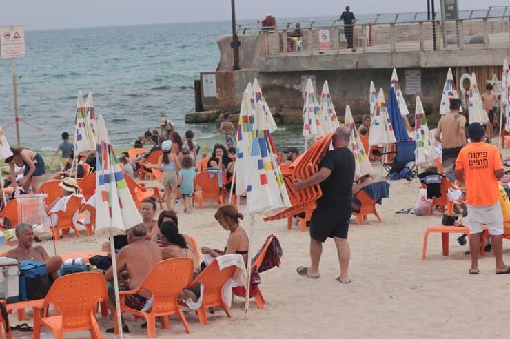 חוף מציצים בתל אביב. ארכיון (צילום: מוטי קמחי) מזג אוויר שרבי בחוף מציצים בתל אביב