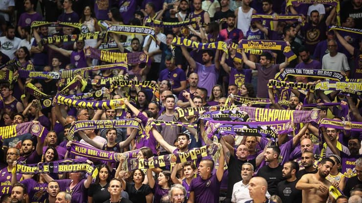 אוהדי הפועל חולון (צילום: עוז מועלם) אוהדי הפועל חולון