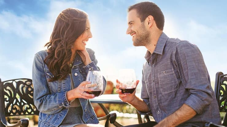 גבר ואשה בדייט