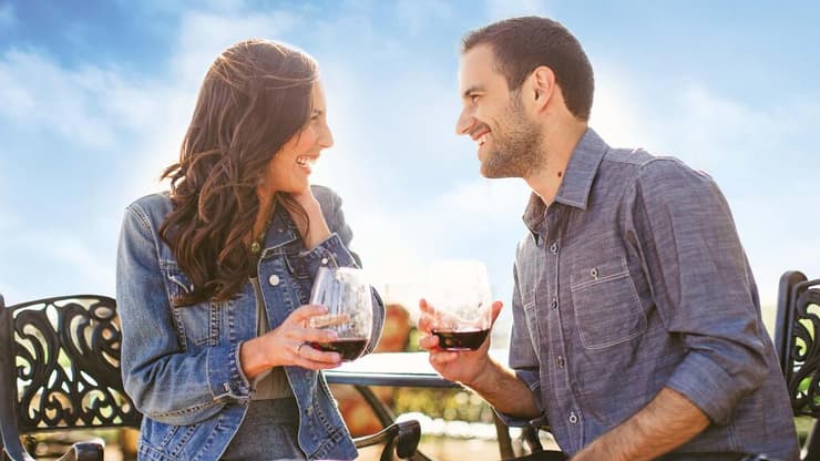 גבר ואשה בדייט