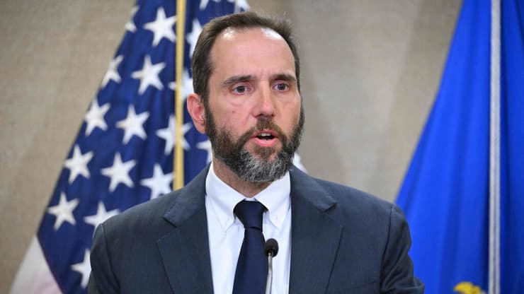 ניהל את שני התיקים הפדרליים, והתפטר לפני ההשבעה. ג'ק סמית' (צילום: AFP) ג'ק סמי