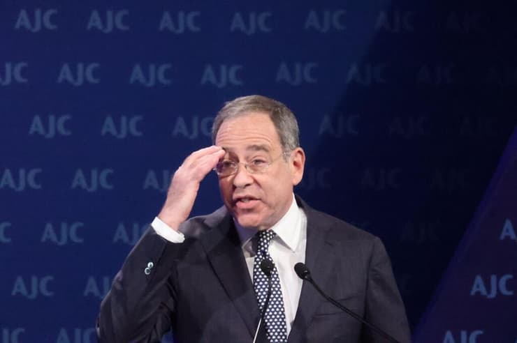 טוס ניידס  בכנס השנתי של הוועד היהודי-האמריקאי