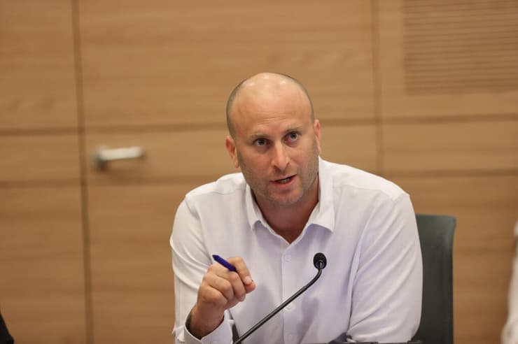 ח"כ יצחק קרויזר. "סוף לטרור הסביבתי" (צילום: אלכס קולומויסקי) יצחק קרויזר בוועדת החוץ והביטחון