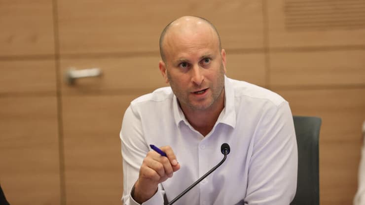 ח"כ קרויזר. יזומן לחקירה? (צילום: אלכס קולומויסקי) יצחק קרויזר בוועדת החוץ והביטחון