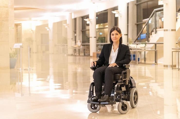 קארין אלהרר