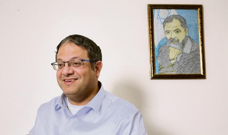 ציור של הרב מאיר כהנא בביתו של איתמר בן גביר בפברואר 2020