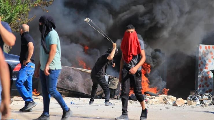 תיעוד מעימותים בין מתנחלים לפלסטינים סמוך לכפר אום צפא