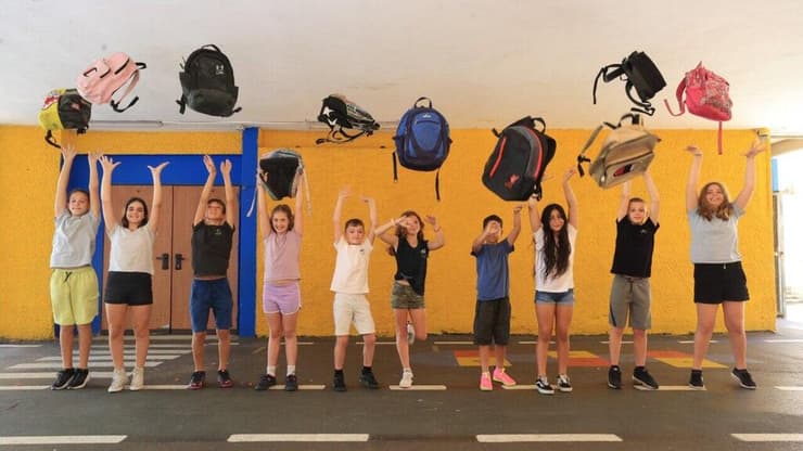 תלמידי שכבת ד' ה' בית ספר יסודי בן גוריון חיפה משמאל לימין שירה עדי שלהבת שלו איילה יונתן נועה איתן מעיין