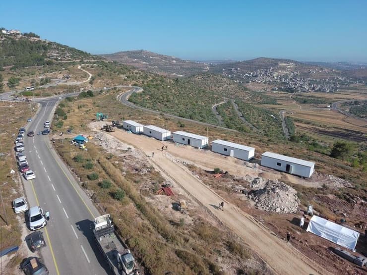 מאחז שהוקם אחרי הפיגוע בעלי סמוך למעלה לבונה בבנימין