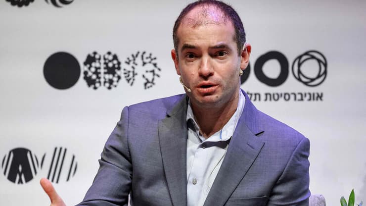 איליה סוצקבר. עזב את OpenAI כדי להקים חברה משלו, וכעת סירב להצעת הרכישה של מטא (צילום: JACK GUEZ / AFP) איליה סוצקבר