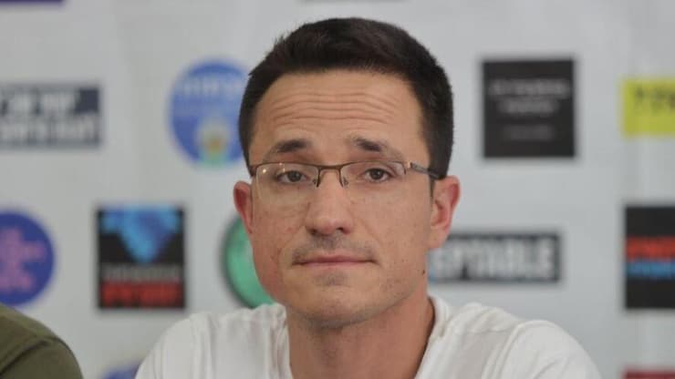 משה רדמן במסיבת עיתונאים של מובילי ההתנגדות לדיקטטורה