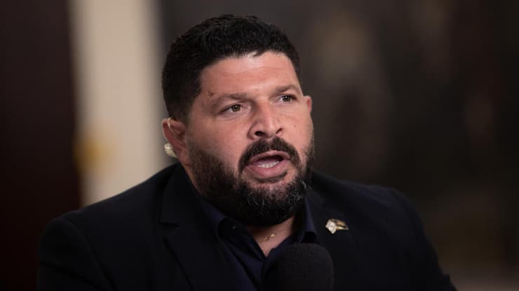 כהן (צילום: אלכס קולומויסקי) אלמוג כהן במליאת הכנסת