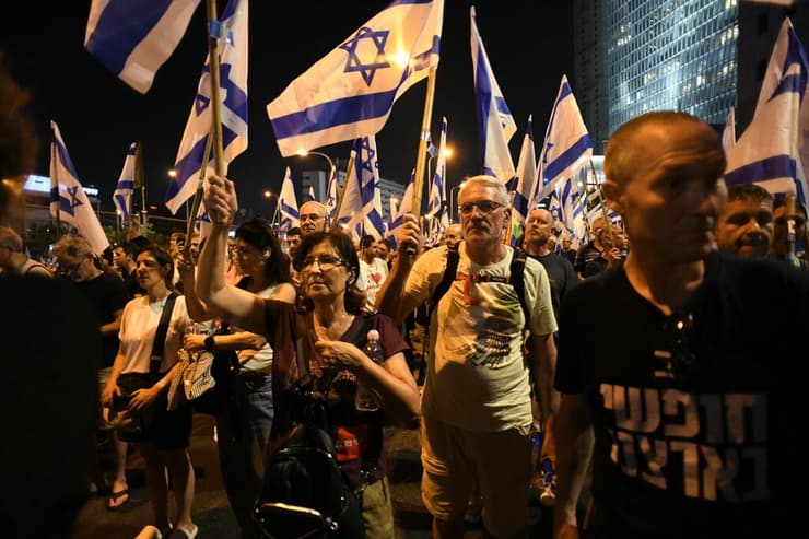הפגנה נגד המהפכה המשפטית בתל אביב