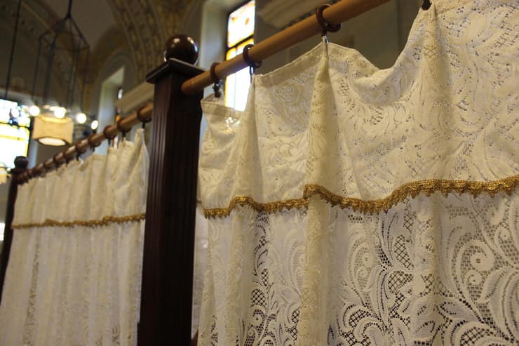 מחיצה בעזרת נשים