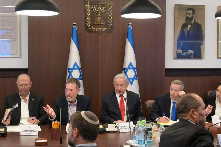 ראש הממשלה בנימין נתניהו עם ועדת השרים למאבק ביוקר המחיה (צילום: עמוס בן גרשום / לע"מ) ראש הממשלה בנימין נתניהו כינס היום בפעם הרביעית את ועדת השרים למאבק ביוקר המחיה
