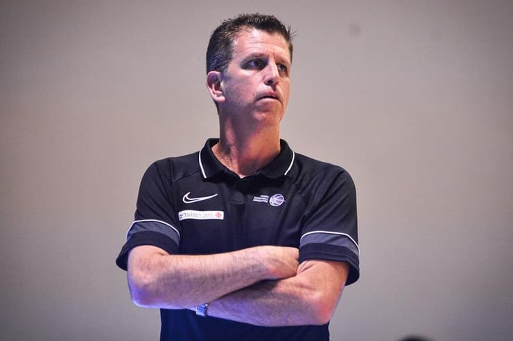 המאמן שרון אברהמי (צילום: אתר פיב"א) שרון אברהמי