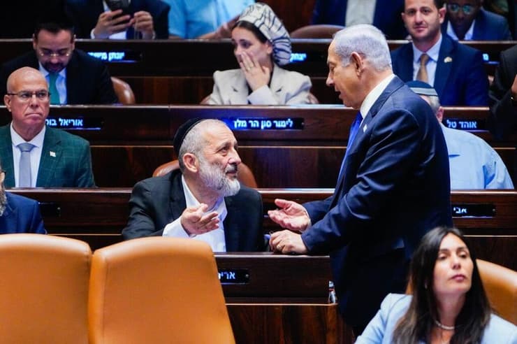 צריכים להחליט על המועד לבחירות. נתניהו ודרעי (צילום: שלו שלום) מליאת הכנסת