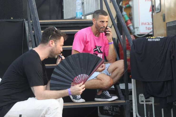 נדב גלאון ורועי נוימן הפגנה בקפלן נגד המהפכה המשפטית