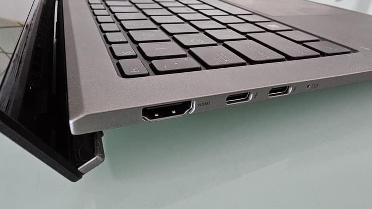 אסוס זנבוק S 13 OLED