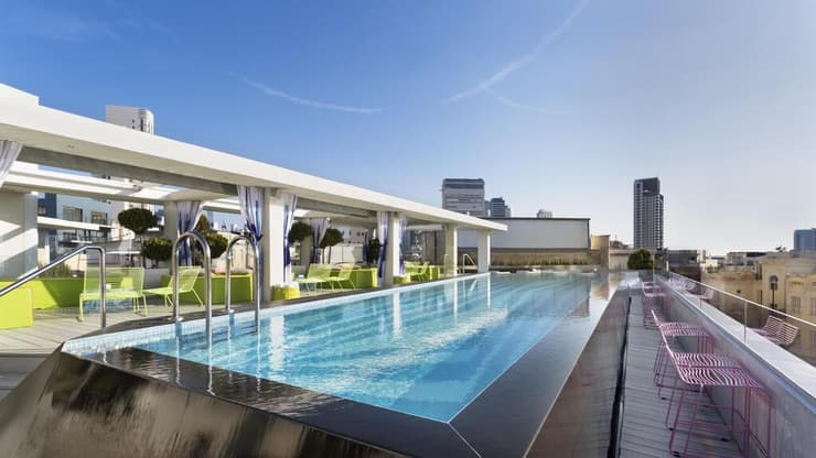 מלונות בראון (צילום: אסף פינצ'וק) הבריכה של הפוליהאוס