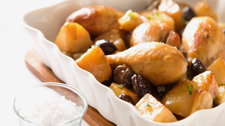 תבשיל עוף עם זיתים ותפוחי אדמה