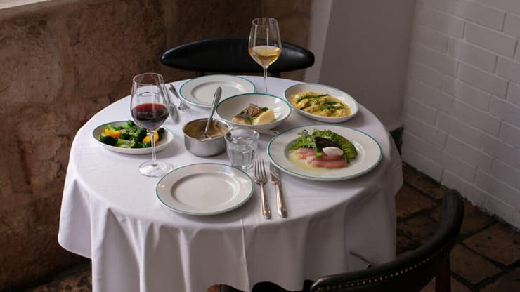 מתאימה לדייטים. מונא (צילום: אסף עיני) מונא