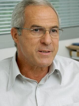 אמנון סטרשנוב 