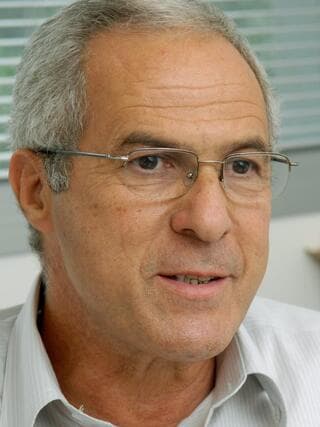 אמנון סטרשנוב 