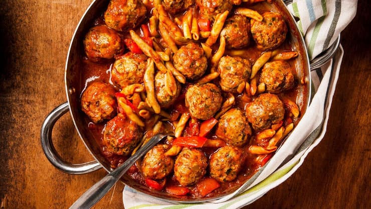 קציצות בשר ופסטה בסיר אחד