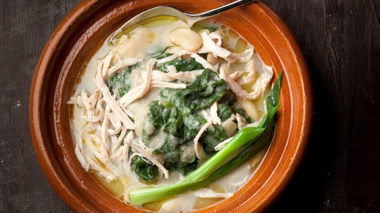 מרק עוף עם שעועית לימה, תרד ותפוחי אדמה