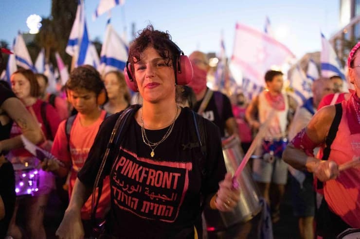 כלנית שרון, ממובילות החזית הוורודה (צילום: החזית הוורודה) כלנית שרון, ממובילות המחאה נגד המהפכה המשפטית