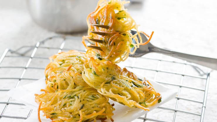 לביבות ספגטי וגבינת פרמזן 