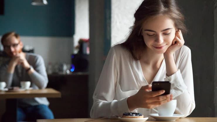  ''אני תמיד יושב ובוהה בהן מהצד ואין לי אומץ לקום''