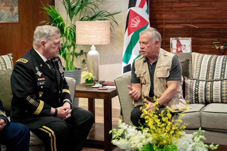 ראש המטות המשולבים מילי נפגש עם המלך עבדאללה בעמאן בשבוע שעבר (צילום: AFP PHOTO / JORDANIAN ROYAL PALACE / YOUSEF ALLAN) עבדאללה מלך ירדן נפגש עם ראש המטות המשולבים של ארה"ב מארק מילי 23 ב אוגוסט 2023