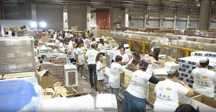 יום של נתינה במרכז הלוגיסטי של אסם נסטלה יום אריזות 2023 - אסם נסטלה