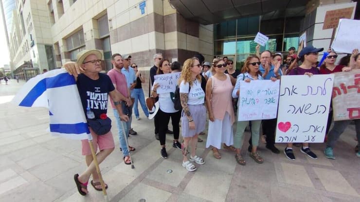 מורים מפגינים, ב-2023 (צילום: צור שיזף) הפגנת המורות והמורים מול משרד החינוך בתל אביב