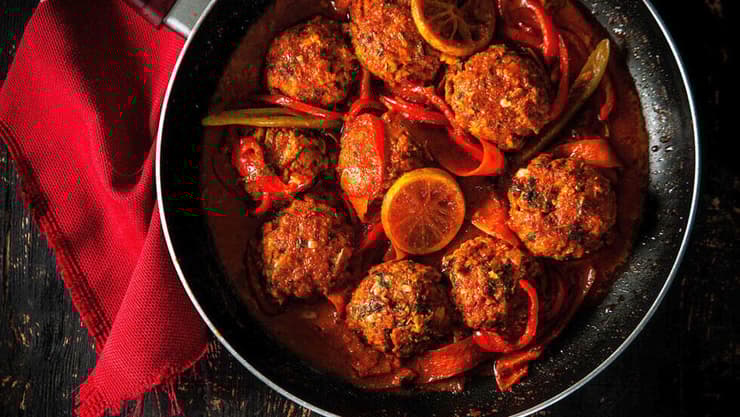 קציצות דגים ברוטב אדום