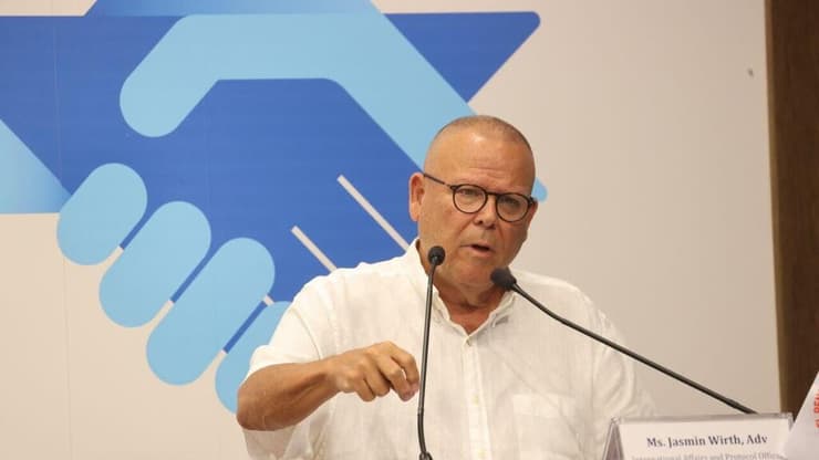 ארנון בר דוד
