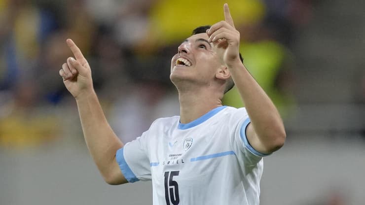 אוסקר גלוך חוגג