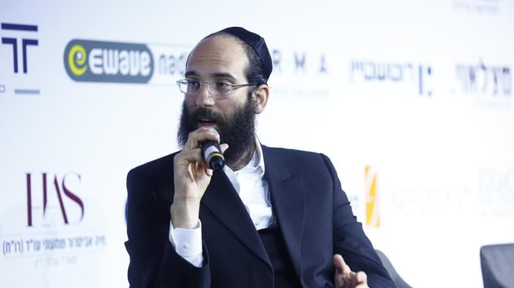 יהודה מורגנשטרן בכנס מגדילים 