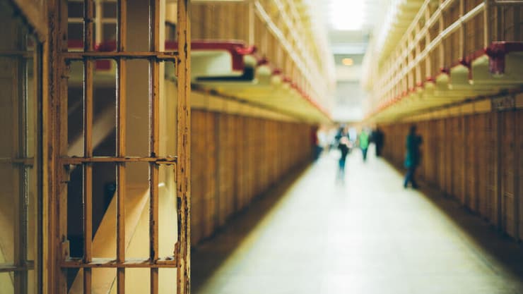 אילוס אילוסטרציה כלא בית סוהר מעצר