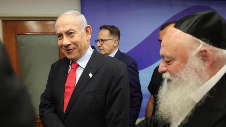 גולדקונפף ונתניהו. קשרים "אינטרסנטיים" בין הלשכות? (צילום: ABIR SULTAN/Pool via REUTERS) נתניהו וגולדקנופף