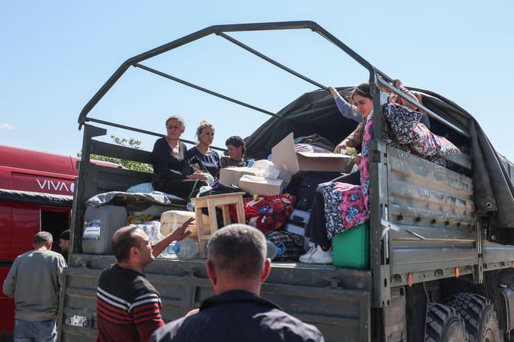 ארמנים שברחו מ נגורנו-קרבאך נגורנו קרבאך ב אזרבייג'ן ל ארמניה