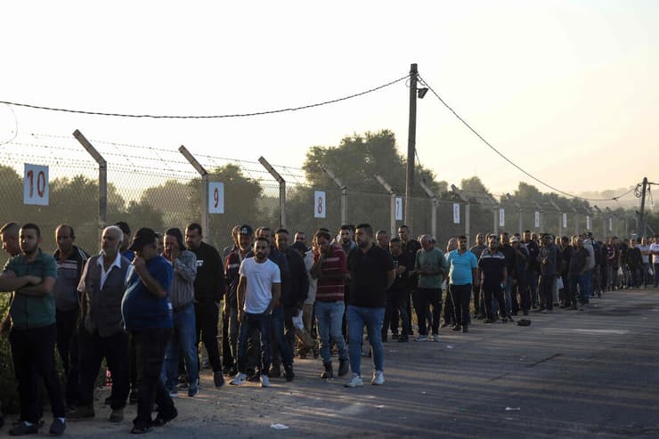 פלסטינים במעבר ארז